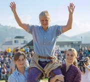Lässt sich in Siebnen als Festsiegerin feiern: Manuela Egli. (Bild: Urs Flüeler/Keystone)