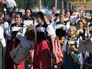 Trachtenfrauen am Umzug des Schwing- und Älplerfestes in Burgdorf (Bild: Keystone)