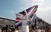 Triumphiert: der neue Formel-1-Weltmeister Lewis Hamilton. (Bild: Moises Castillo/Keystone (Mexiko-Stadt, 29. Oktober 2017))