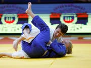 Evelyne Tschopp (oben in weiss) gewinnt an Judo-Europameisterschaften zum zweiten Mal in Folge Bronze im Limit bis 52 kg (Bild: KEYSTONE/EPA/ABIR SULTAN)