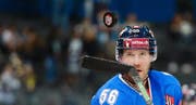 Puckvirtuose statt Rüpeleien: Timo Helbling skort viel und holt nur wenige Strafen. Bild: Daniela Frutiger/Freshfocus (Zug, 6. September 2016)