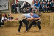 Joel Wicki (rechts) im Schlussgang gegen Mike Mühlestein. (Bild: Roger Grütter (Sarnen, 11. März 2018))