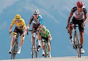 Chris Froome (links) muss sich die Konkurrenz künftig ohne Helfer Mikel Landa vom Leib halten. (Bild: Christophe Ena/EPA (Izoard-Pass, 20. Juli 2017))