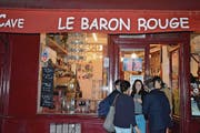 Treffpunkt nach dem Einkauf auf dem Marché d’ Aligre: «Le Baron Rouge». (Bild: Gerhard Bläske)