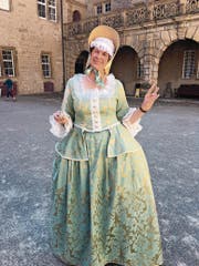 Ein Hoffräulein aus dem 18. Jahrhundert führt durch Schloss Weikersheim. (Bild: Marlies Strech)
