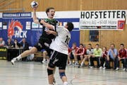 Thomas Hofstetter (links) war mit 6 Toren der treffsicherste Krienser in St. Gallen - hier im Spiel gegen Fortitudo Gossau. (Bild: Roger Zbinden/Neue LZ)
