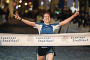 Triumphiert erneut und lobt die Luzerner Fans: Lara Alemanni. (Bild: Philipp Schmidli)