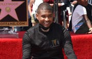 Der 37-jährige Sänger wurde von der Musik-Legende und weiteren Chart-Stürmern begleitet und kräftig bejubelt, als er mit dem 2588. Stern auf dem Walk of Fame in Los Angeles geehrt wurde. (Bild: bang)