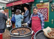 Beim Stand der Grazer «Maronessa» an der Herrengasse gibts gute Marroni. (Bild: Karte oas)