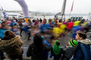 Die Läufer am 10. Swiss City Marathon beim KKL. (Bild: Roger Grütter (Luzern, 30. Oktober 2016))
