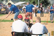 Das Kampfgericht berät sich. (Bild: Pius Amrein/LZ, Altdorf, 28. Mai 2017)