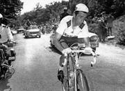 Auf seiner letzten Etappe zum Mont Ventoux: der Brite Tom Simpson. (Bild: Roger Krieger/Freshfocus (Carpentras, 13. Juli 1967))