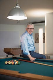 Saxofonist, Pharmazeut und EVZ-Präsident: Hans-Peter Strebel in seinem Meeting-Raum an der Haldenstrasse in Luzern. (Bild: Dominik Wunderli (Luzern, 3. April 2017))