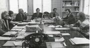 «Ostschweiz»-Redaktionssitzung in guten Zeiten Mitte der 70er-Jahre: Klaus Ammann, Rosmarie Früh, Hermann Bauer, Edgar Oehler (Chefredaktor), Hans Stadelmann, Martin Husy und Beat Antenen (von links).