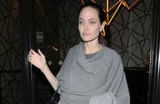 Angelina Jolie kehrt Hollywood immer mehr den Rücken. (Bild: Bang)