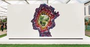 Die Queen ist nicht nur als Blumenschmuck an der Chelsea Flower Show präsent. Königin Elizabeth II. lässt sich die Eröffnung der Londoner Blumenschau nicht entgehen. (Bild: Mark Cuthbert/Getty (London, 23. Mai 2016))
