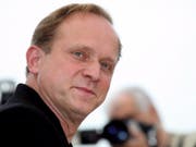 Der deutsche Schauspieler Ulrich Tukur hat Grund zur Freude (Archiv) (Bild: /EPA/IAN LANGSDON)