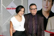 Zelda Williams und ihr verstorbener Vater Robin Williams. (Bild: Bang Showbiz Entertainment)