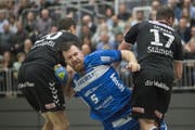 Der Krienser Christian Wipf setzt sich am Kreis durch. (Bild: Pius Amrein (Kriens, 28. März 2018))