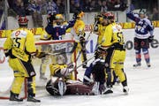 Zuger Jubel nach dem 2:1 durch Corsin Camichel. (Bild EQ)