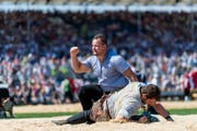 Christian Schuler siegt am Eidgenössischen Schwing und Äplerfest. (Bild: Roger Grütter (Estavayer, 28. August 2016))