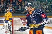 Er ist bisher noch ohne Tor: der schwedische EVZ-Flügel Carl Klingberg, hier im Spiel gegen den HC Davos (2:1).Bild: Marc Schumacher/Freshfocus (Zug, 17. September)