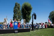 Andreas Aebi, OK-Präsident Burgdorf, spricht anlässlich des Fahnenempfangs, am Eidgenössischen Schwing- und Älplerfest in Estavayer-le-Lac. (Bild: Keystone)