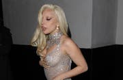 Spezielle Klamotten – spezielle Verträge mit den Hotels. Lady Gaga gibt ihrer Garderobe besonderes Gewicht. (Bild: bangshowbiz)