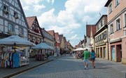 Neuruppin ist die Stadt des Dichters Theodor Fontane, links ist sein Geburtshaus. (Bild: Andreas Z’Graggen)