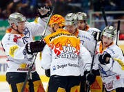 Yannick Blaser, Pierre-Marc Bouchard, Jarkko Immonen, Santeri Alatalo und Dominic Lammer jubeln nach einem Tor. (Bild: Keystone / Patrick B. Krämer)