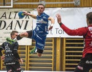 Schuss und Tor: Adi Blättler. (Bild: Dominik Wunderli (Kriens, 18. Februar 2018))