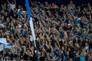 Fans des EV Zug (Symbolbild). (Bild: Keystone)
