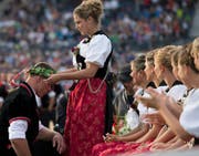 Die besten Schwinger jedes Festes erhalten einen Kranz. (Bild: Keystone)