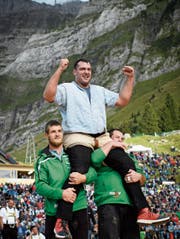 Die Form stimmt: Auf der Schwägalp liess sich Daniel Bösch als Sieger feiern. (Bild: Gian Ehrenzeller/KEY)