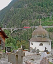 Einmal andersrum: Blick von der Kirche Wassen zur mittleren Meienreussbrücke. (Bild: Karte oas)