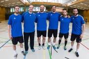 Chef Heiko Grimm (dritter von links) und seine Neuen: (von links) Jost Brücker, Paul Bar, David Nyffenegger, Severin Ramseier und Christian Wipf. (Bild Benedikt Anderes)