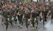 Der Entlebucher Jörg Hafner (vorne links) feierte beim St. Galler Waffenlauf im Jahr 2005 seinen 46. Erfolg. (Bild: Michel Canonica (St. Gallen, 17. April 2005))