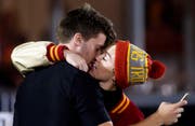 Miley Cyrus und Patrick Schwarzenegger (Bild: Charles Baus/EduStarts/Splash)