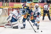 Viktor Stalberg markiert mit einem sehenswerten Treffer die Führung für die Zuger. (Bild: Daniela Frutiger/Freshfocus (Zug, 10. März 2018))