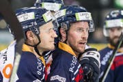 Zugs Johann Morant und David McIntyre, von links, beim Spiel vom 9. März gegen Genf. (Bild: KEYSTONE/Alexandra Wey)