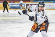 Gibt heute sein Comeback in der National League: EVZ-Stürmer Reto Suri. (Bild: Andy Mueller/Freshfocus (Zug, 20. März 2017))