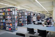 Derzeit befindet sich die grosse Bibliothek von Kanton und Stadt in einem Provisorium in der Hauptpost. (Bild: Urs Bucher)