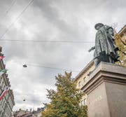 Das Vadian-Denkmal: Es kommt nicht von ungefähr, dass der Reformator als einziger Bürgermeister in der langen Stadtgeschichte mit einem solchen Standbild geehrt wurde. (Bild: Samuel Schalch (18. Oktober 2016))