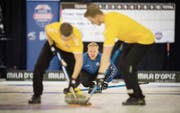 Will seinen Titel im Lerchenfeld verteidigen: Der amtierende Europameister Niklas Edin (hinten) mit seinem Team Schweden. (Bild: Benjamin Manser)