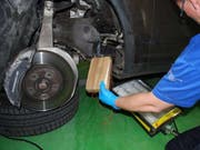 27 Kilogramm Kokain waren in der Türschwelle dieses Porsche Cayennes versteckt. (Bild: PD/Grenzwachtregion III)
