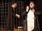 Ueli Bichsel und Silvana Gargiulo bauen sich ein Gefängnis, um frei zu sein. (Bild: Yvonne Aldrovandi-Schläpfer)
