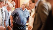 Der Thurgauer CVP-Kantonsrat Armin Eugster in seiner Funktion als Stimmenzähler. (Bild: Donato Caspari (30. August 2017))