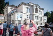 Die Villa Jacob zieht um: Rund zehn Stunden brauchte sie für eine Distanz von 20 Metern. (Bilder: Benjamin Manser)
