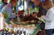 Jeden Freitag, von 7 bis 13 Uhr, von April bis November: Der wöchentliche Bauernmarkt hat in St. Gallen Tradition. (Bild: Sam Thomas)
