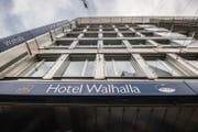 Die Fast-Food-Kette Burger King zieht ins Hotel Walhalla ein. (Bild: Urs Bucher)